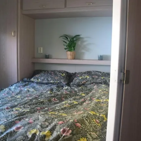 Te Huur: Leuke 4-Persoons Stacaravan Op Top Locatie! Hoenderloo Exterior photo