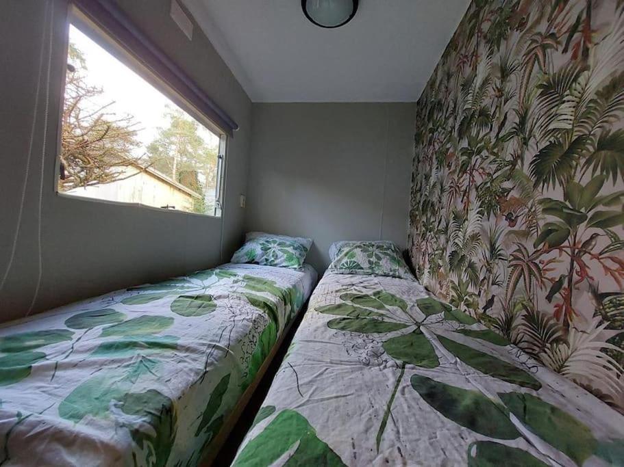 Te Huur: Leuke 4-persoons Stacaravan Op Locatie!