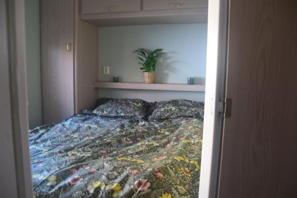 Chalet Te Huur: Leuke 4-persoons Stacaravan Op Locatie! Hoenderloo